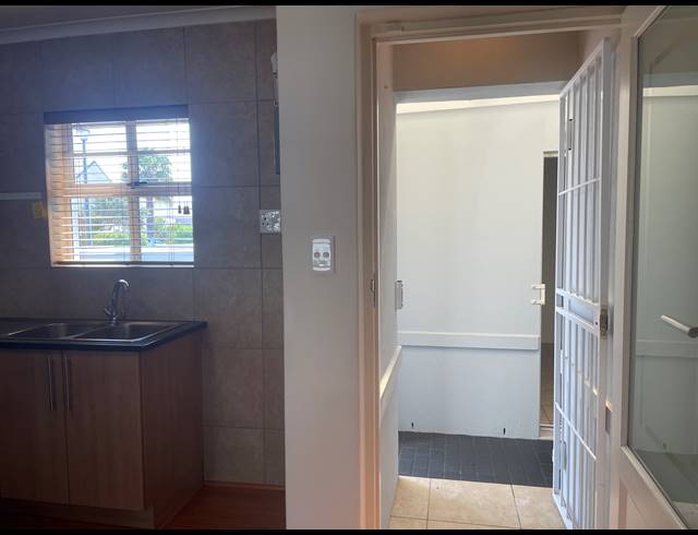 3 BEDROOM FREESTANDING FOR SALE IN LAGUNA SANDS